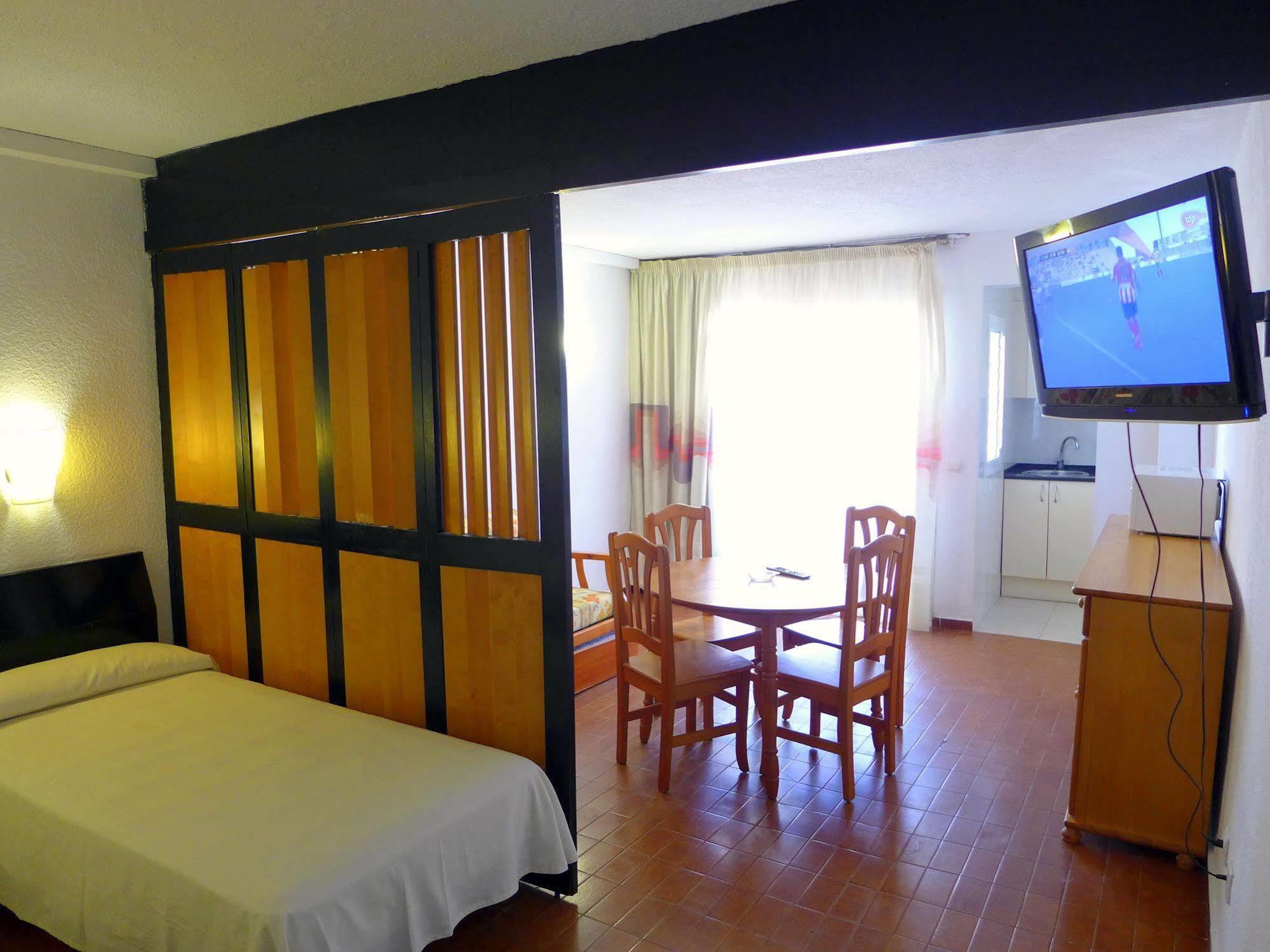Apartamentos Alboran-Arysal Salou Exterior photo